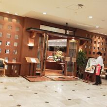 札幌エクセルホテル東急1階にあります．