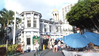 ワイキキの老舗ショッピングセンター