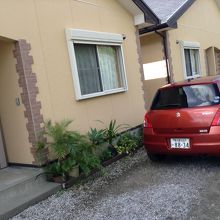 連泊した宿とレンタルした車（スウィフト）です