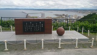 九人の乙女の話を聞かれての碑です