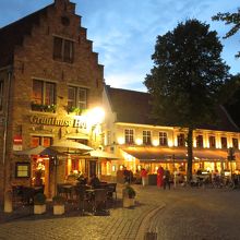 明かりが灯ったGruuthuse Hof