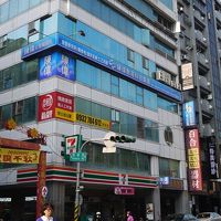 １階はセブンイレブンです