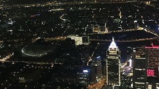 高速エレベーターで展望台へ