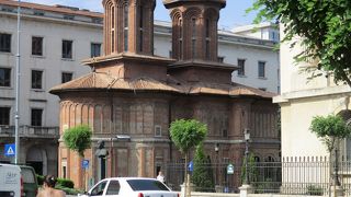 革命広場の南側にある煉瓦造りが印象的なルーマニア正教の教会です。