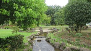 夏は小さな子供の水遊びによい