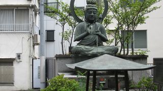 立派な「観音様」の銅像です