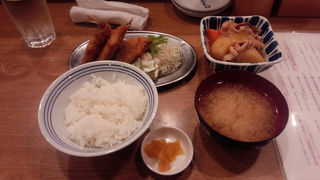 リーズナブルに食事ができます。