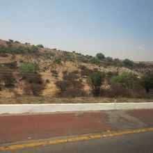 車中からの景観は同じような風景が続きます。