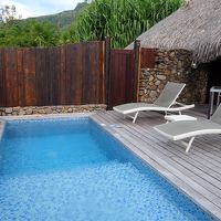 プール付きのガーデンビューコテージ。リラックスできますよ。