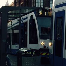 前から乗って中、後ろから降ります