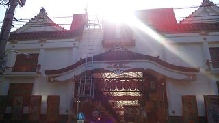 江戸の下町感を醸し出しつつある商店街ですが…