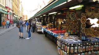 市場が開催されていました