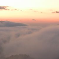 雲海から朝日が昇ってきます