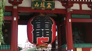 ある意味写真撮影がしにくい浅草のシンボル