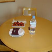 ウェルカムドリンクとフルーツとチョコレート