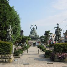 高岡大仏全景