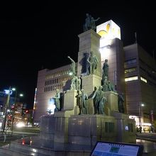 誰が誰だかはよく分からない。