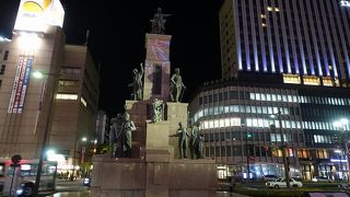 夜間はライトアップ