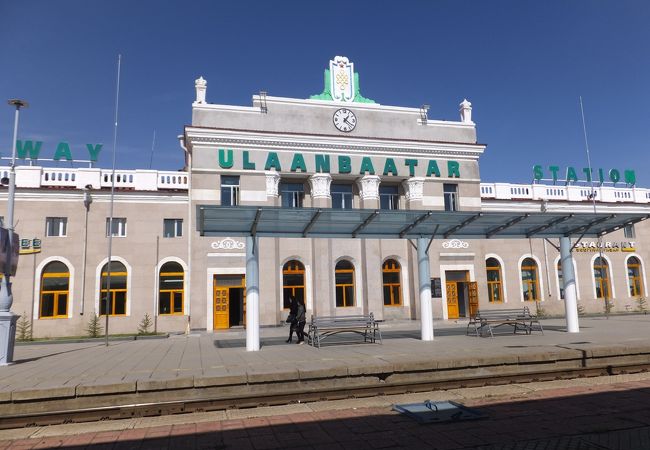 瀟洒で綺麗な駅舎