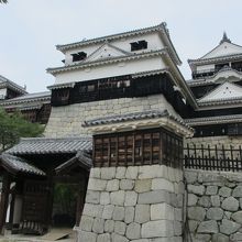 奥に見えるのが天守です。