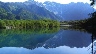 湖面に映る逆さ穂高