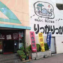 国際通りのメイン通りからちょっと中に入ったところです