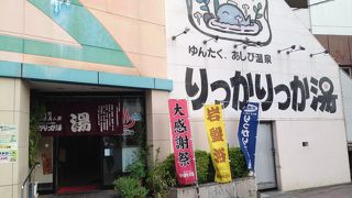 地元の人がたくさんいます