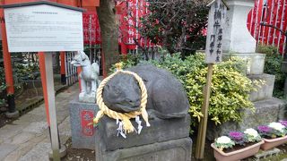 境内には見るべきものが多いです