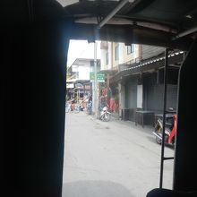 ソンテウから後方を見る