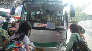 チェンライからチェンマイまでバスに乗る
