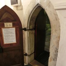 らせん階段への入口