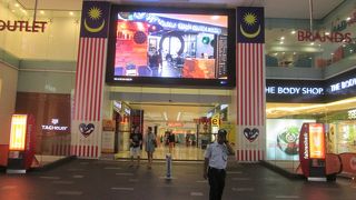 ブキッ ビンタン駅を下車してすぐ