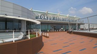 朝の羽田空港 国際線旅客ターミナル 展望デッキ
