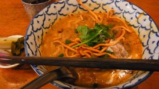 くせになる「カオソイ」の濃厚なスープ