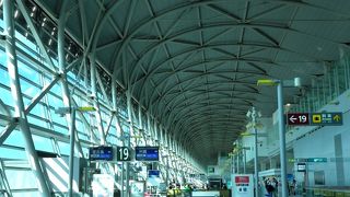 大阪府内では一番大きい空港
