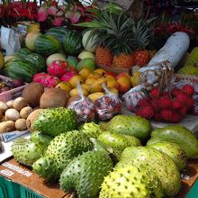 続いて野菜・果物食品コーナーへ