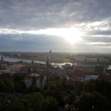 朝5時半、正面から日の出です