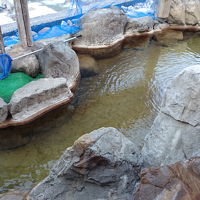 露天風呂の一つ。