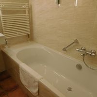 広々としたバスタブ。