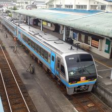 中村に停車中のあしずり。この「顔」があれば、グリーン車付き。