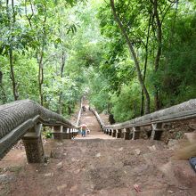 ワット・バナンへの長い階段