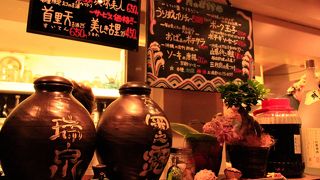 大坂のど真ん中で本格沖縄料理と三線を堪能！