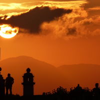 朝日が窓から見えました