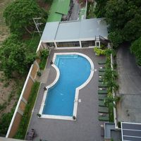部屋から見たプール。プールは他にもうひとつあります。