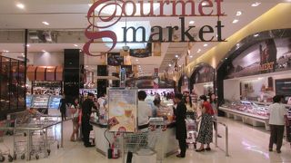 土曜日のグルメマーケット (パラゴン)