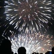諏訪湖　水上と空中の花火の競演が素晴らしい