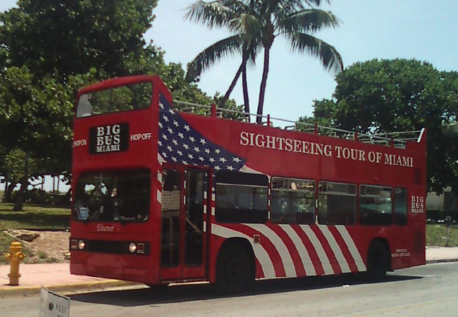 あの`星条旗付きの真っ赤な2F観光バス`…Big Bus MIAMI