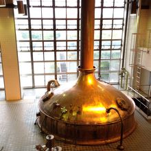 仕込みに使っていた銅釜。