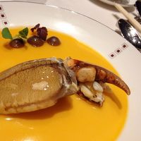 広東料理 「麗軒 LAI HEEN 」の蟹爪料理。