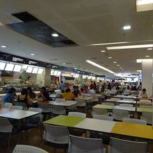 お店がたくさんあります。